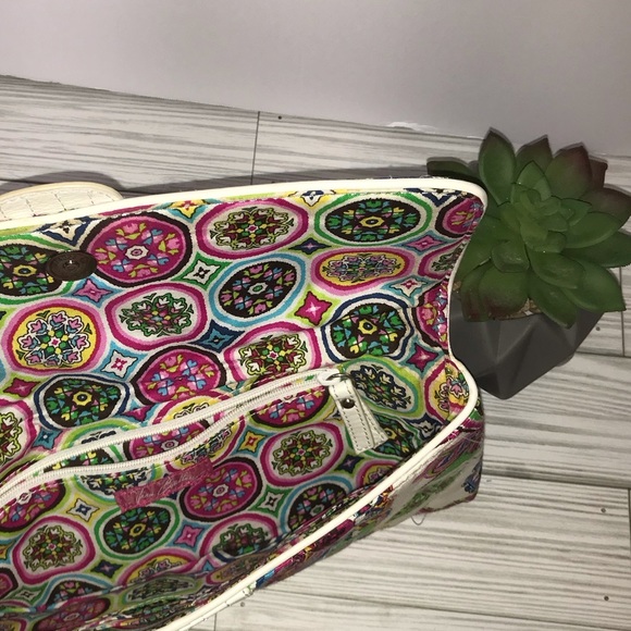 Cute colorful vera Bradley clutch - Picture 6 of 11